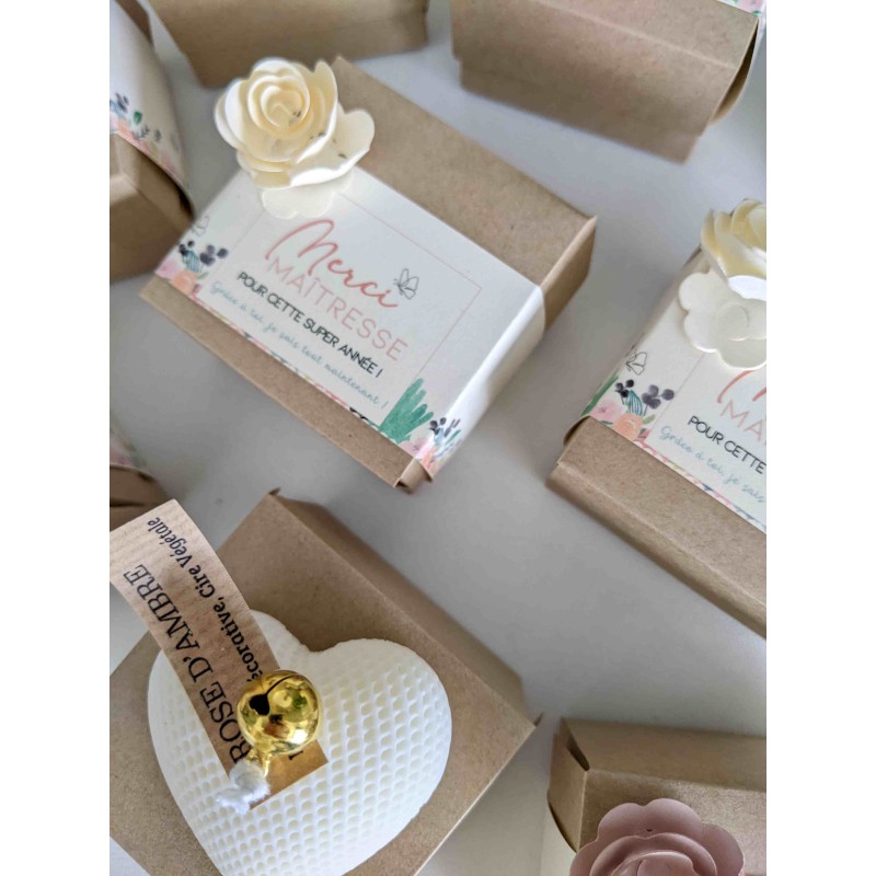 mini-boite-kraft-bougie-personnalisee-idee-cadeau-maitresse-coeur-merci-maitre-nounou-atsem